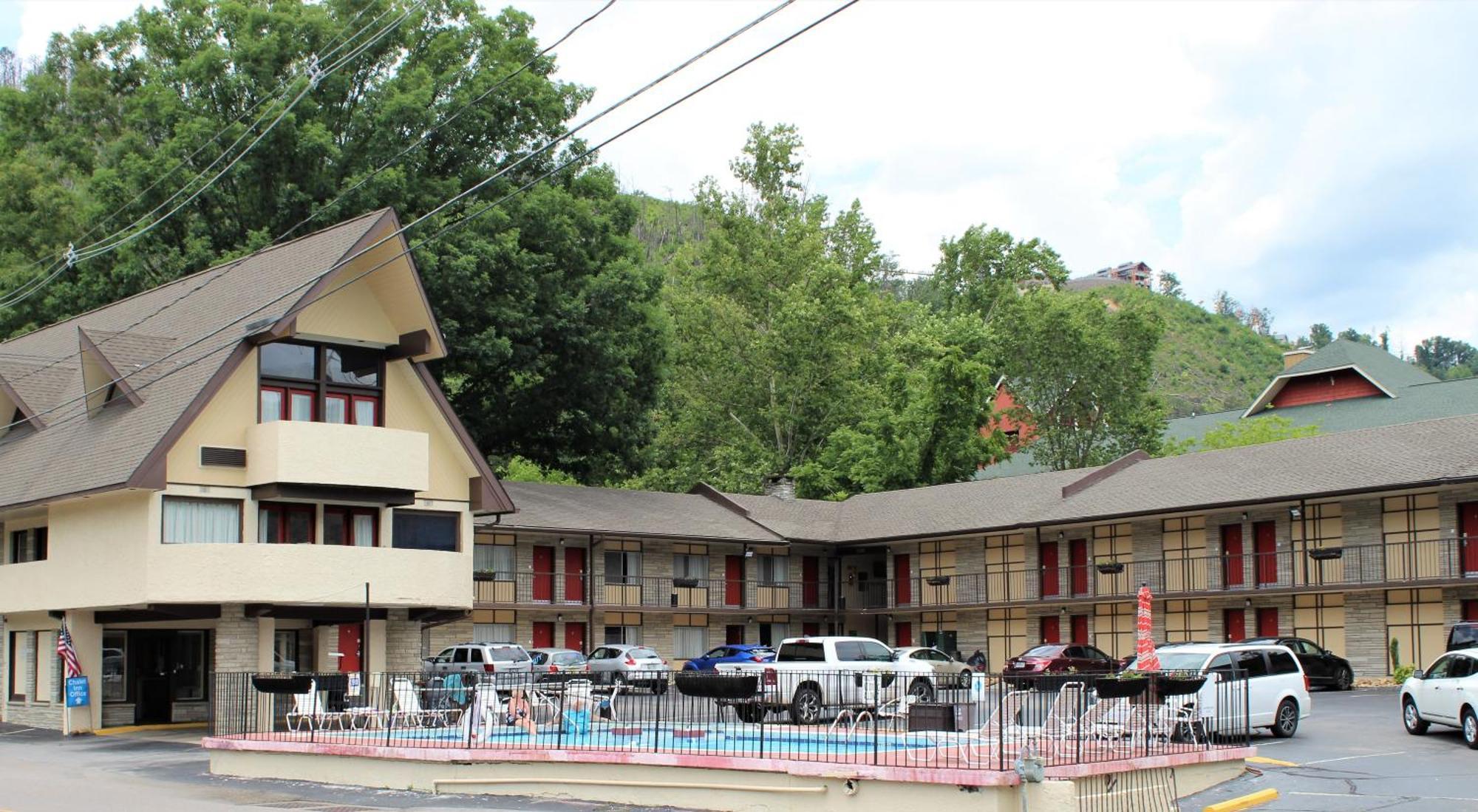 Chalet Inn Hotel 2*