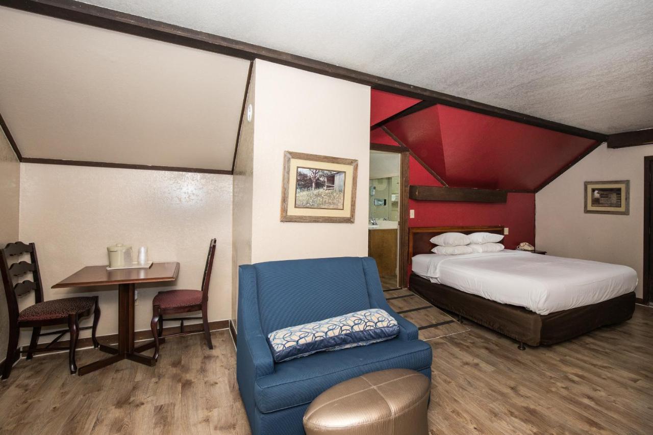 Chalet Inn Hotel 2*